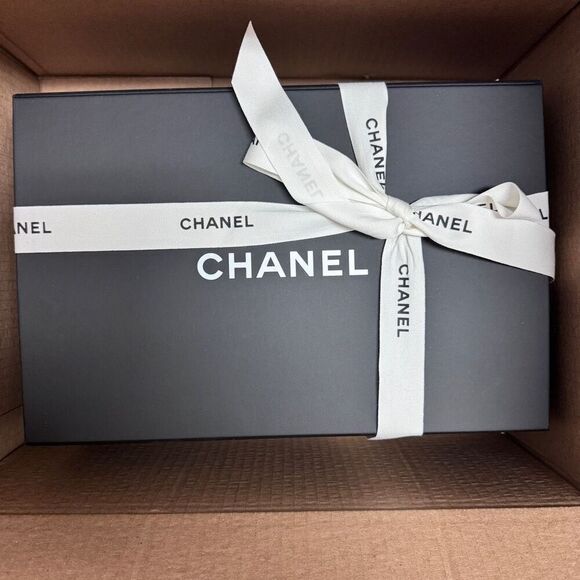 Chanel Classic Double Flap Medium Quilted Lambskin Black with Gold Hardware - Picture 15 of 15